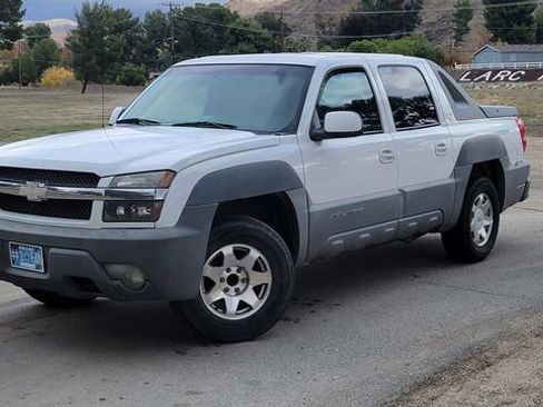 Used 2002 Chevrolet Avalanche 2WD image 2