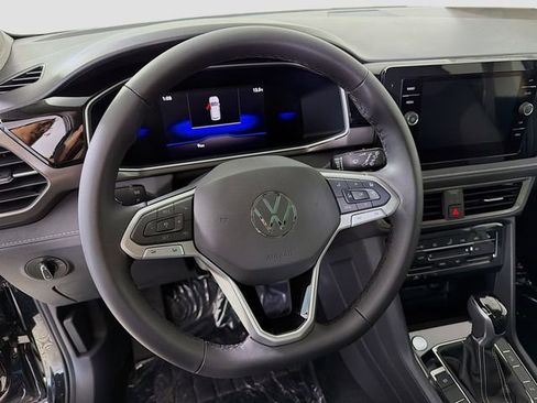 New 2026 Volkswagen Taos SE FWD image 12