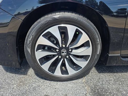 Used 2017 Honda Accord Touring image 10