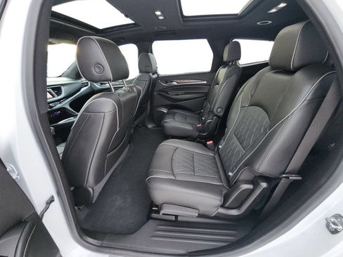 Used 2024 Buick Enclave Avenir w/ Avenir Technology Package image 39