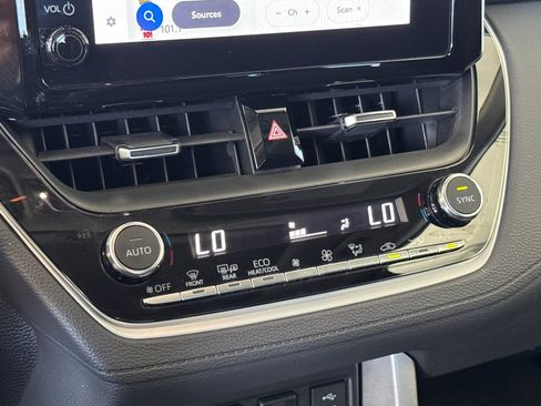 Certified 2023 Toyota Corolla Cross XLE w/ Convenience Package FWD image 19