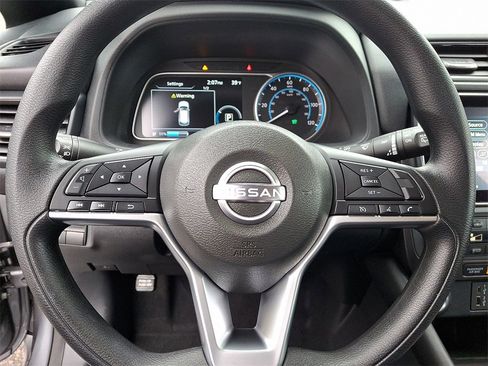 Used 2024 Nissan Leaf S image 19