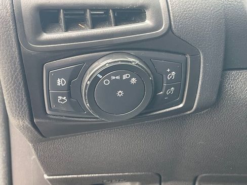 Used 2018 Ford Focus SEL FWD image 18