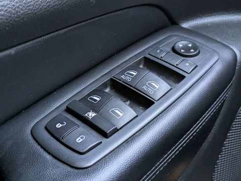 Used 2021 Jeep Grand Cherokee Laredo AWD/4WD image 30