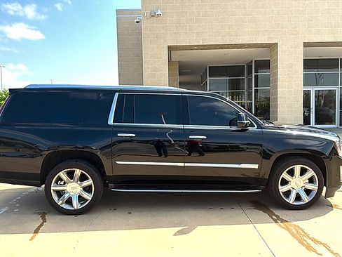 Used 2020 Cadillac Escalade ESV Luxury RWD image 6