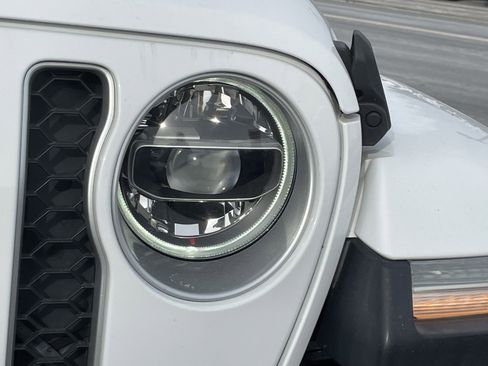 Used 2020 Jeep Gladiator Overland image 10