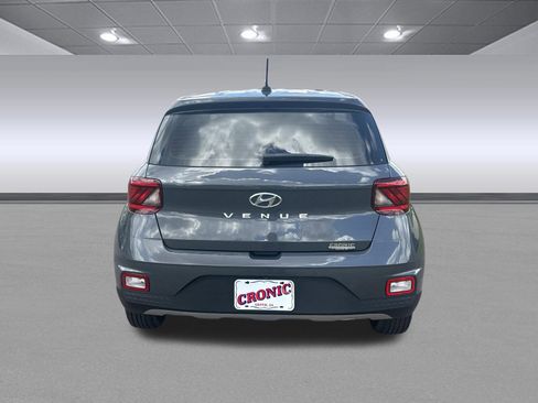 Used 2025 Hyundai Venue SE image 4