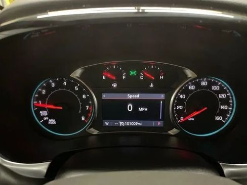 Used 2023 Chevrolet Traverse LT AWD/4WD image 16