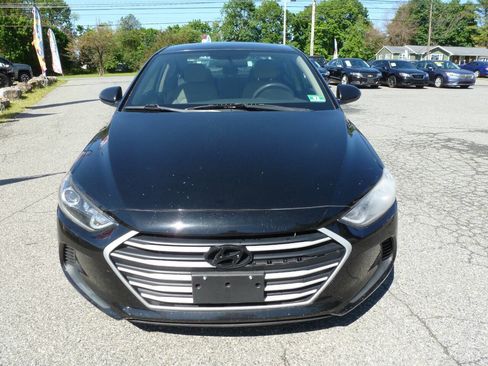 Used 2018 Hyundai Elantra SE FWD image 2