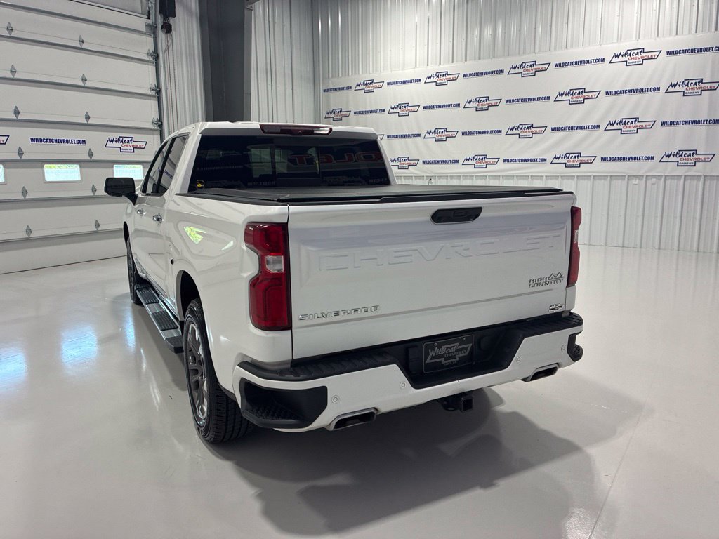 Used 2025 Chevrolet Silverado 1500 High Country w/ Technology Package AWD/4WD image 4