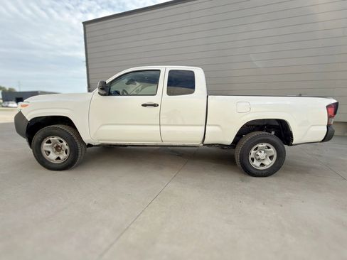 Used 2020 Toyota Tacoma SR image 4