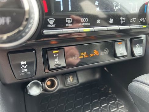 Used 2024 Toyota RAV4 XLE image 31