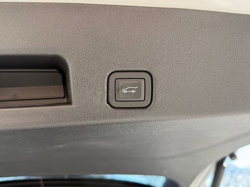 Used 2025 GMC Acadia Denali w/ Super Cruise Package FWD image 33