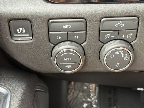 Used 2026 Chevrolet Silverado 1500 LT AWD/4WD image 11