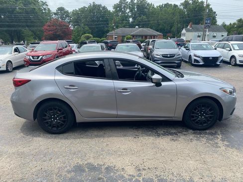 Used 2016 MAZDA MAZDA3 i Sport FWD image 4