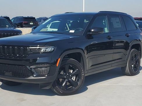 New 2025 Jeep Grand Cherokee Altitude image 32