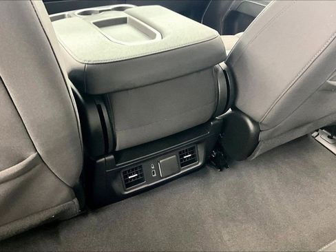 Used 2024 Chevrolet Silverado 1500 LT image 34