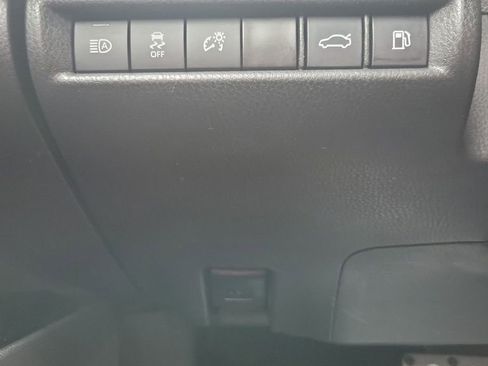 Used 2025 Toyota Camry SE FWD image 35