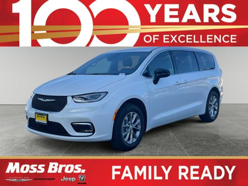 New 2026 Chrysler Pacifica Select image 1