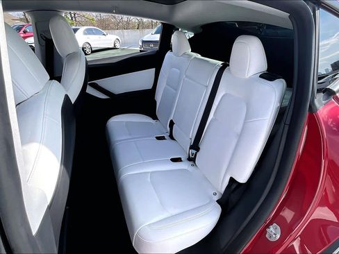 Used 2021 Tesla Model Y Long Range image 19