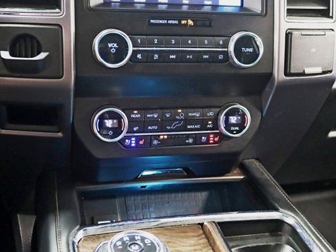 Used 2019 Ford Expedition Platinum AWD/4WD image 27