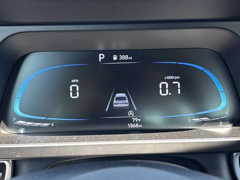 Used 2025 Hyundai Elantra SE image 24