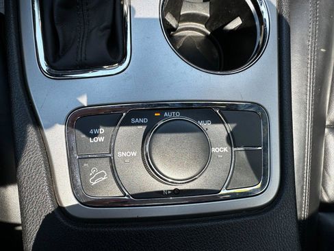 Used 2019 Jeep Grand Cherokee Limited image 14