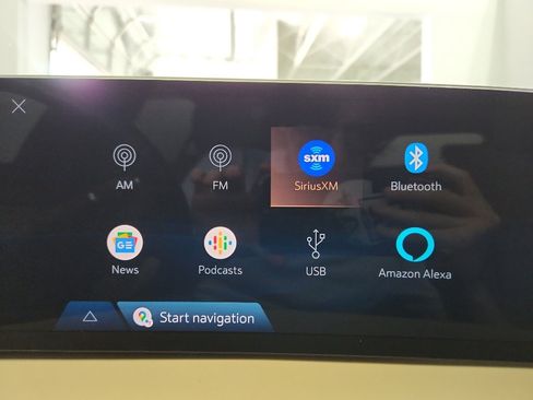 Used 2024 Cadillac XT4 Luxury w/ Cold Weather Package image 18