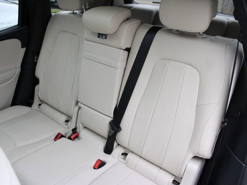 Used 2022 Mercedes-Benz GLB 250 4MATIC w/ Premium Package Lite image 22