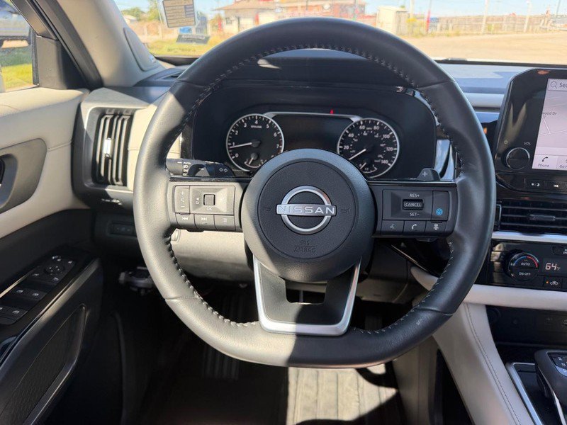 Used 2025 Nissan Pathfinder SL w/ SL Premium Package AWD/4WD image 13