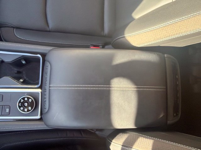Used 2025 Nissan Pathfinder SL AWD/4WD image 31