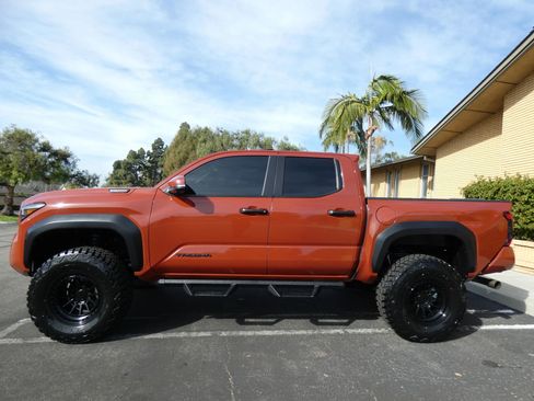Used 2025 Toyota Tacoma TRD Off-Road w/ TRD Off Road Premium Package image 14