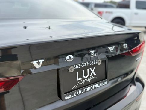 Used 2019 Volvo S60 T5 R-Design image 11