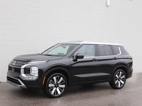 Used 2025 Mitsubishi Outlander AWD image 28