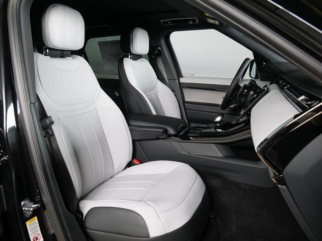 New 2027 Land Rover Range Rover Sport Dynamic SE AWD/4WD image 3