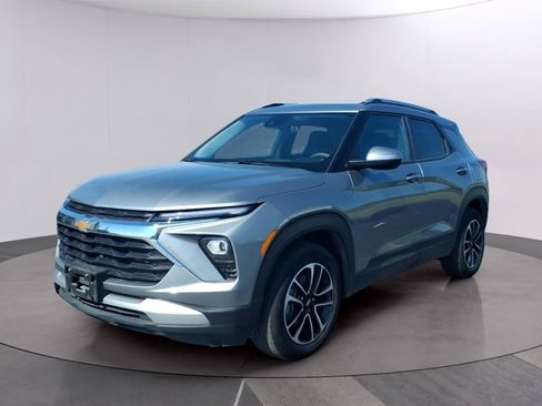 Used 2025 Chevrolet TrailBlazer LT AWD/4WD image 1