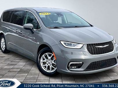Used 2023 Chrysler Pacifica Touring-L