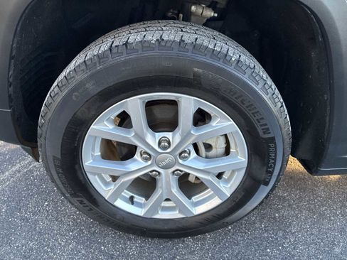 Used 2023 Jeep Grand Cherokee Limited image 34