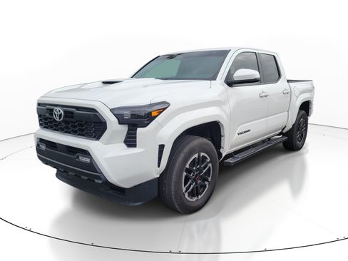 Used 2024 Toyota Tacoma TRD Sport w/ TRD Sport Upgrade Package RWD image 3