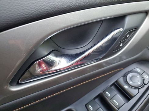 Used 2020 Chevrolet Traverse LT image 27