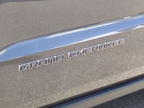 Used 2018 Jeep Grand Cherokee Limited w/ Trailer Tow Group IV AWD/4WD image 12