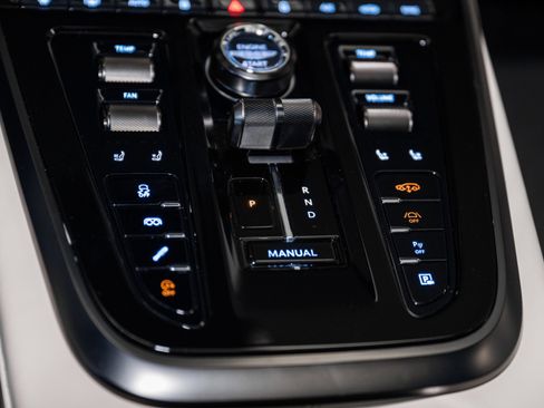 Used 2025 Aston Martin DBX 707 image 37