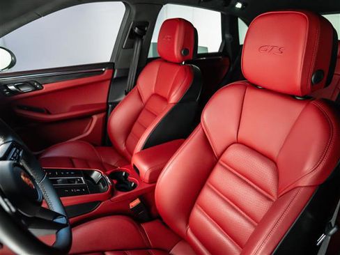 Certified 2026 Porsche Macan GTS image 5