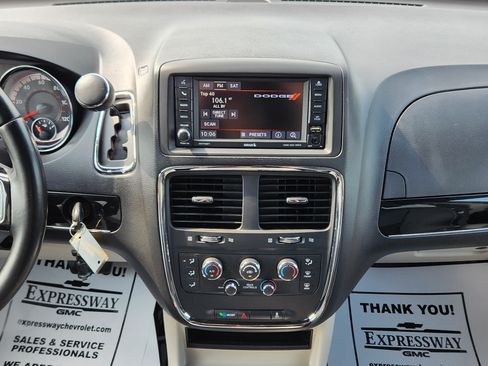 Used 2020 Dodge Grand Caravan SXT FWD image 18