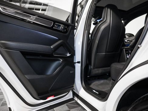 Used 2019 Porsche Cayenne Turbo image 30