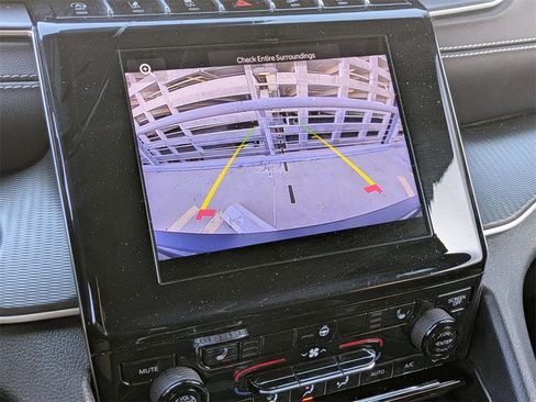 Used 2024 Jeep Grand Cherokee Altitude image 16