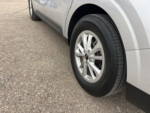 Used 2022 Kia Carnival LX image 25