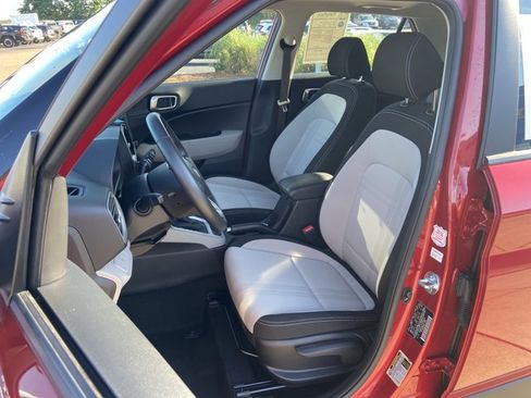 Used 2025 Hyundai Venue SEL FWD image 18