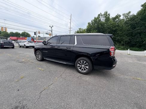 Used 2022 Chevrolet Suburban LT AWD/4WD image 41