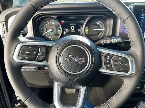 Used 2025 Jeep Wrangler Sahara 4xe image 29